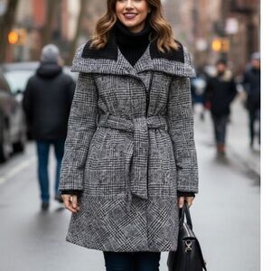 Express belted wool blend coat with a large black knit collar Size M